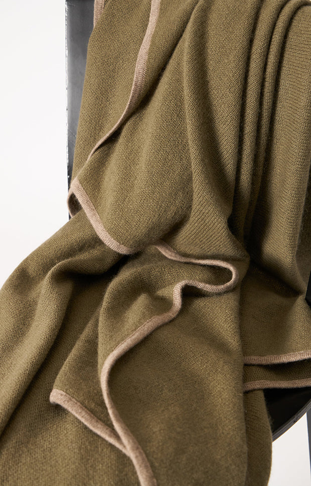 Daya cashmere knitted throw in colour Moss.