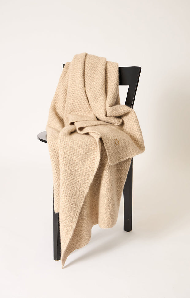 Maple cashmere knit throw in colour Beige. 