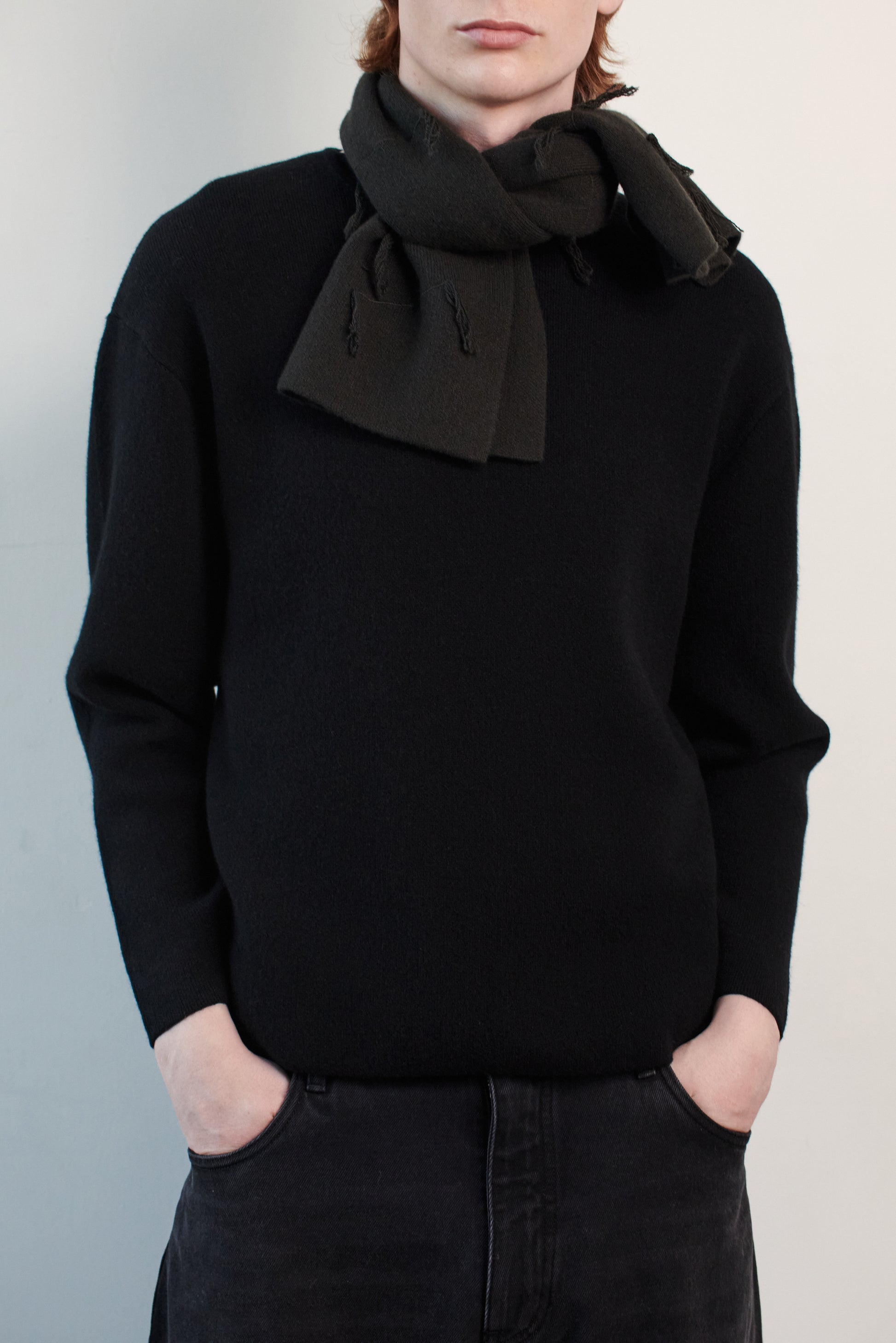 This image features the Tia Neck Warmer, a stylish and cozy accessory designed for chilly days. The neck warmer is presented in a versatile dark color, knitted with a soft texture that emphasizes comfort and warmth.