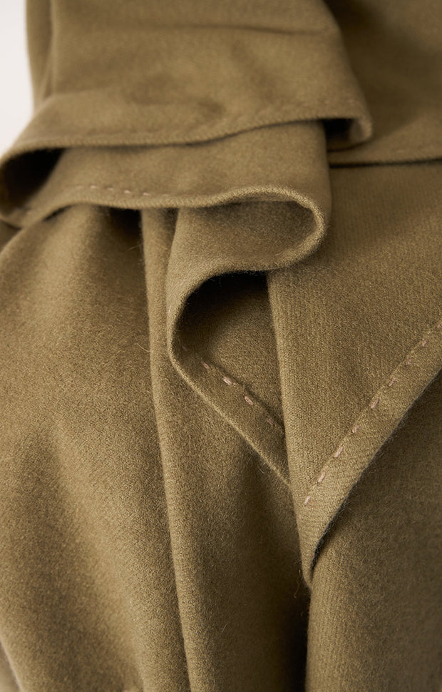 Suono cashmere woven trhow in colour Moss & Taupe. 
