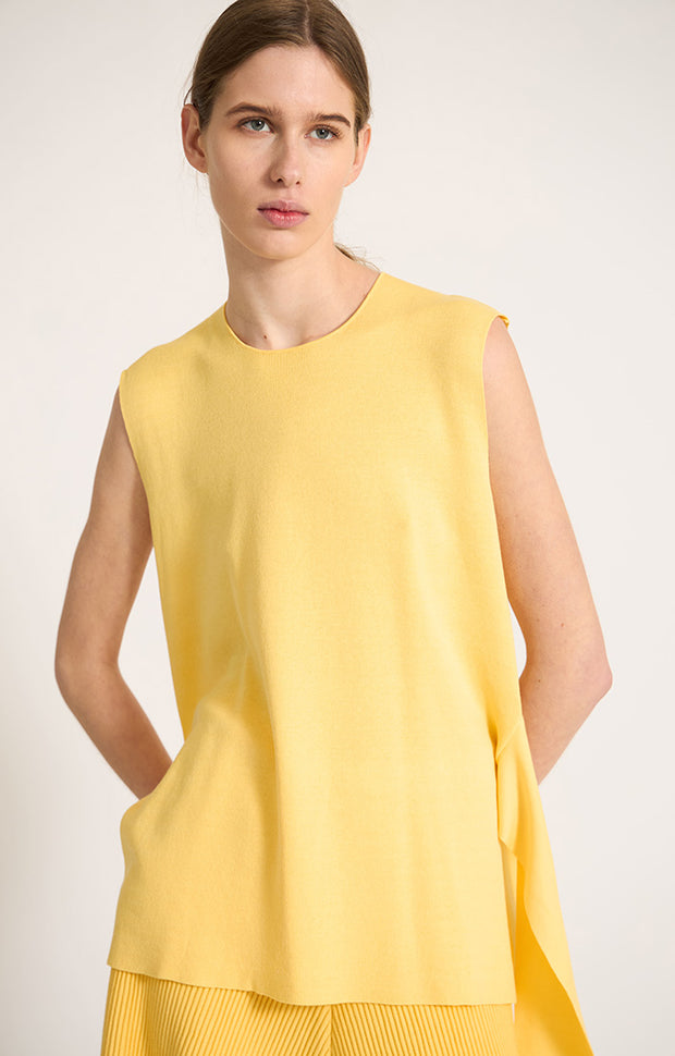 Woman wearing Tarra relaxed fit cotton top with waistline belt in colour Lemon. 