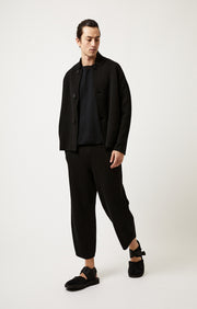 Person wearing Wind relaxed fit cashmere jacket in colour Black 