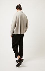 Person wearing Wind relaxed fit cashmere jacket in colour Feather