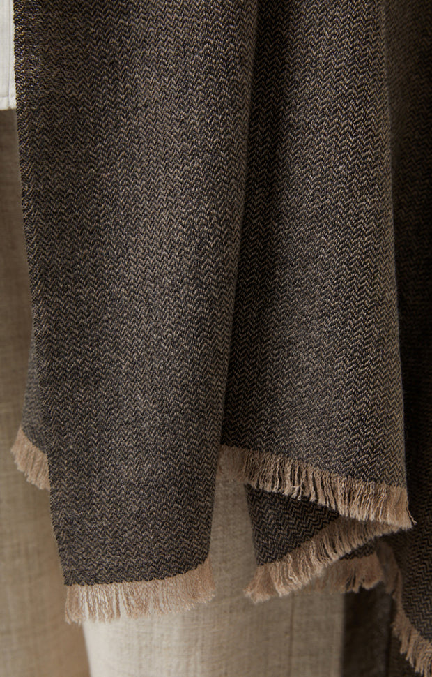 Saan Cashmere Travel Throw in Charcoal & Taupe