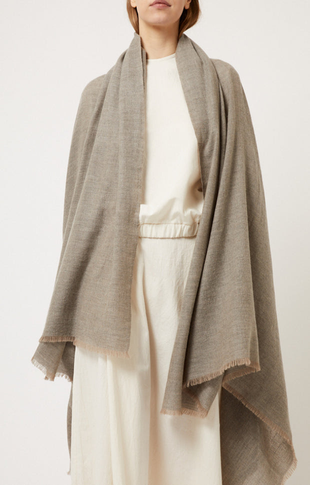 Saan Cashmere Travel Throw in Soft Grey & Taupe