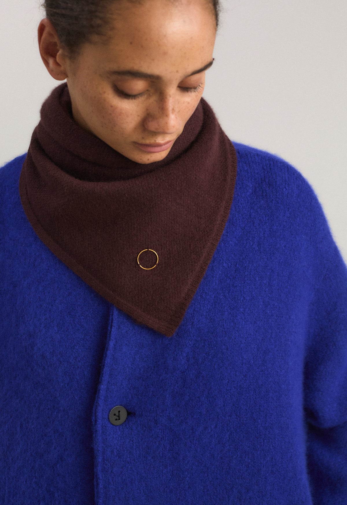 Arco Neckwarmer in Carob