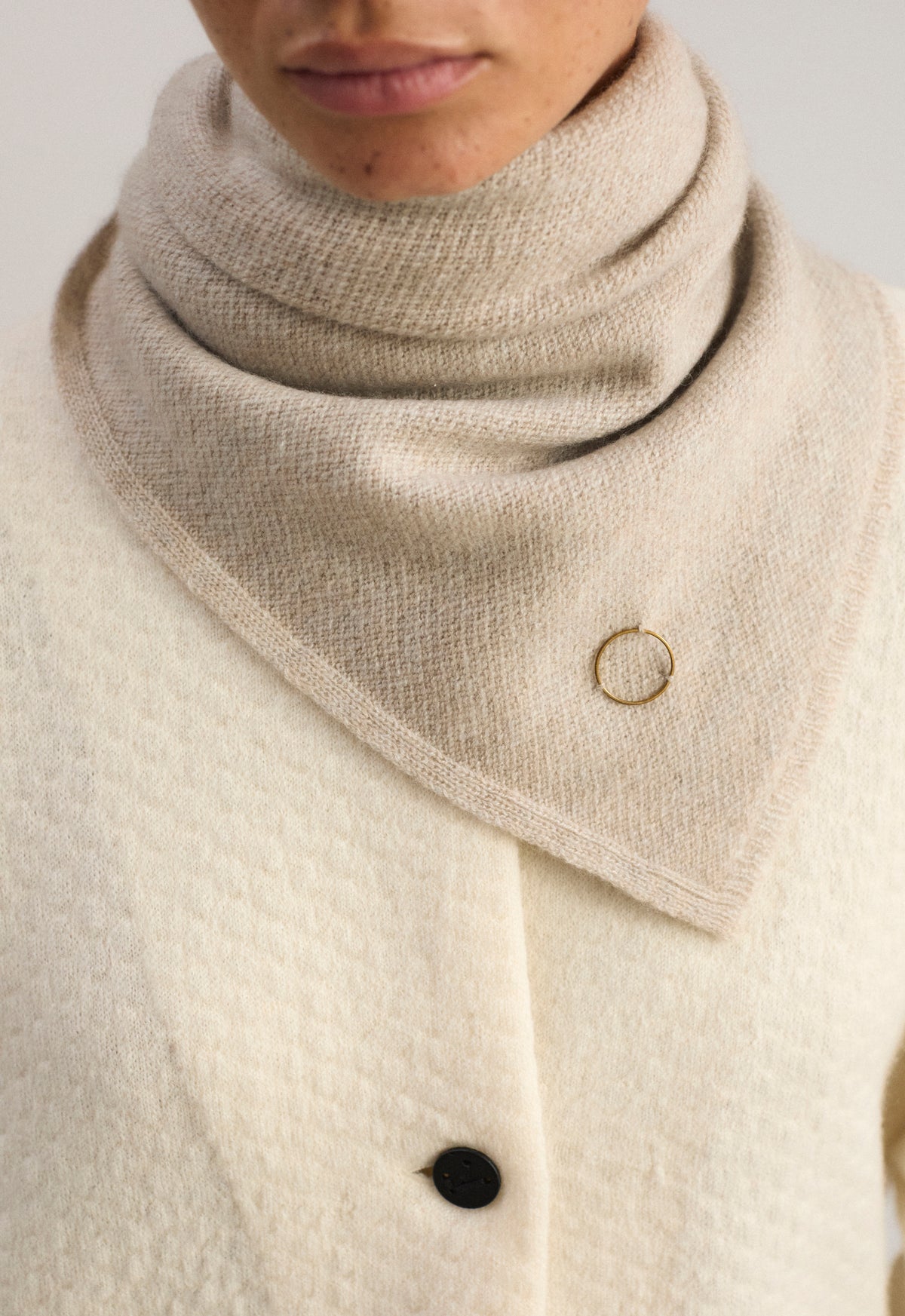 Arco Neckwarmer in Feather