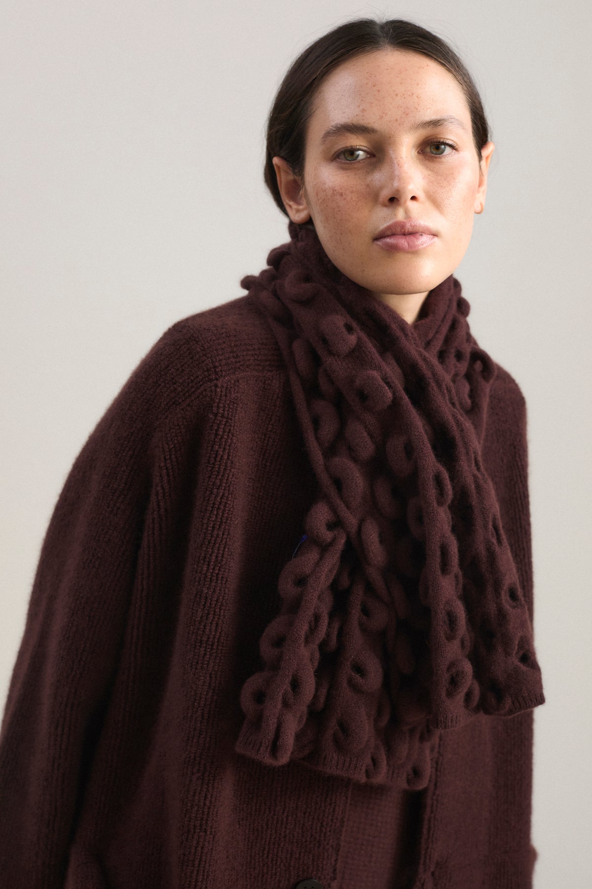 Nodo Neckwarmer in Carob