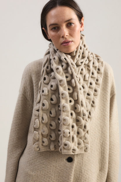 Nodo Neckwarmer in Feather