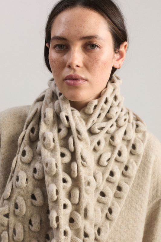 Nodo Neckwarmer in Feather