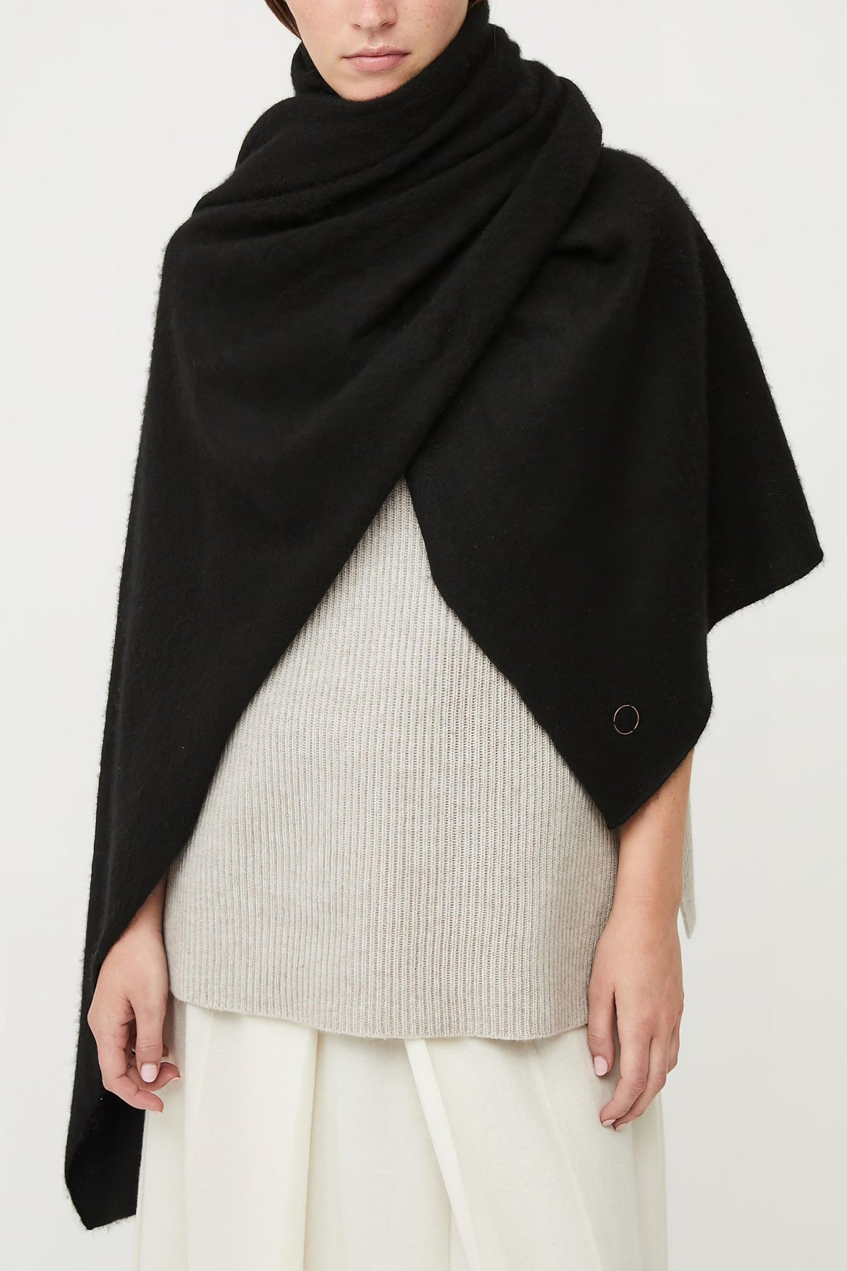 Feltra Shawl in Black