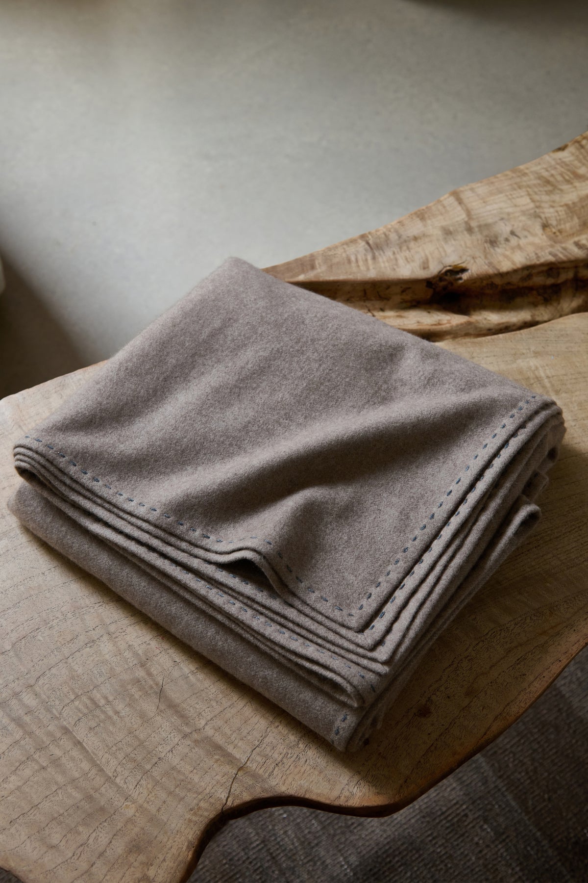 Suono Throw in Taupe & Slate