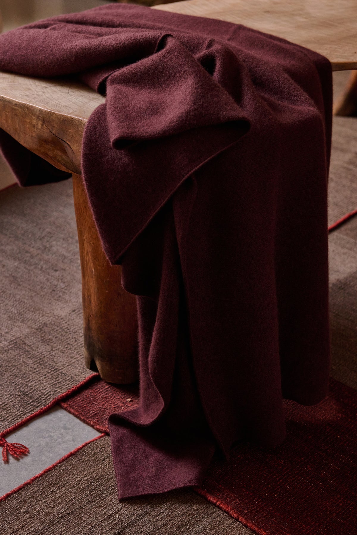 Silence Throw in Carob