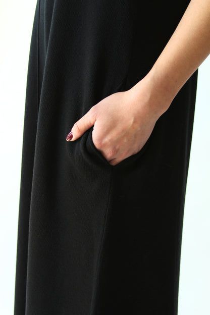 Quiet dress In Black