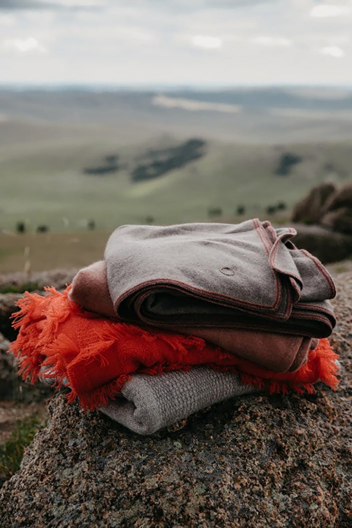 Toscani Cashmere Throw In Taupe