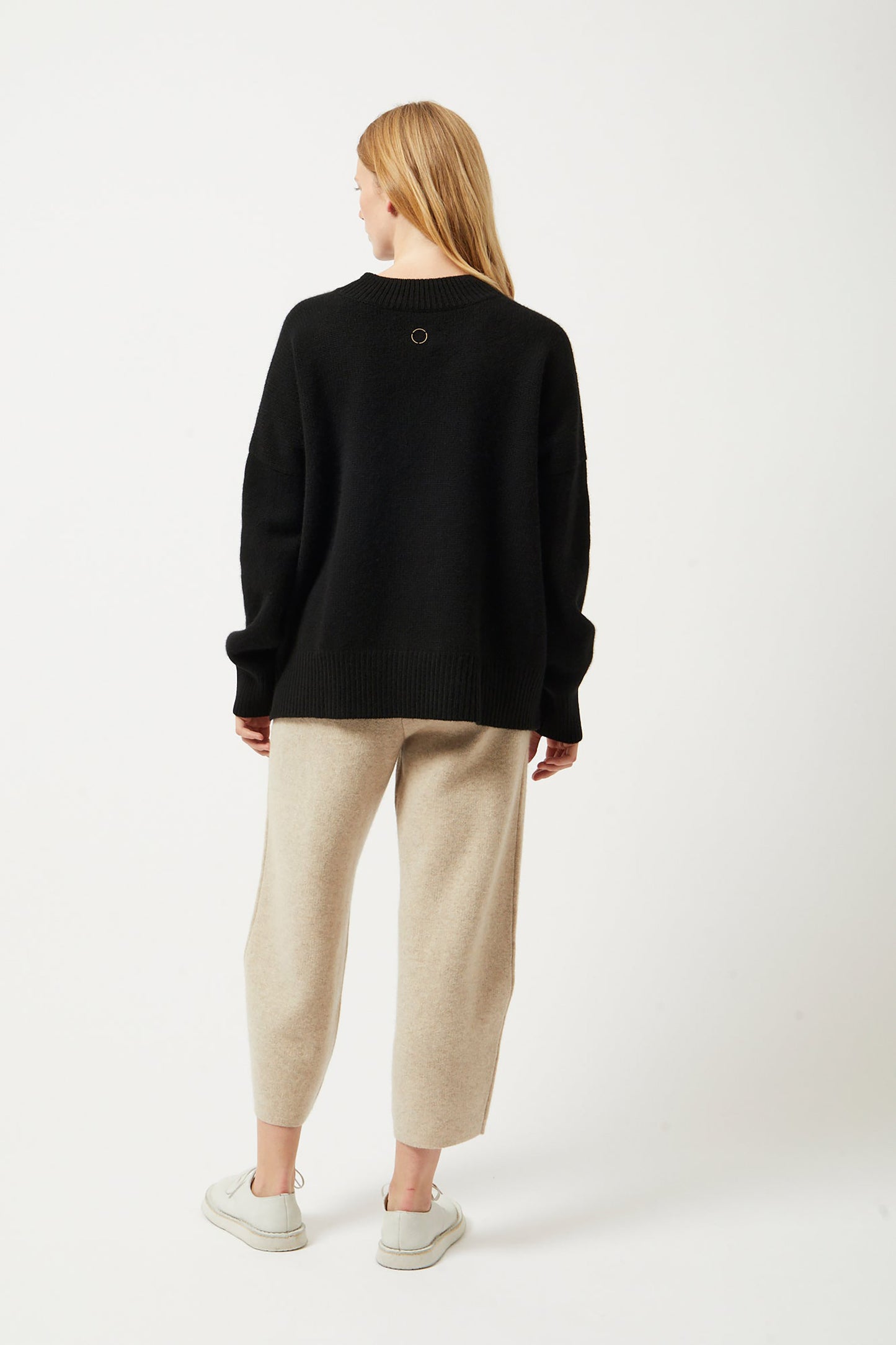 Aila Cashmere Sweater In Black