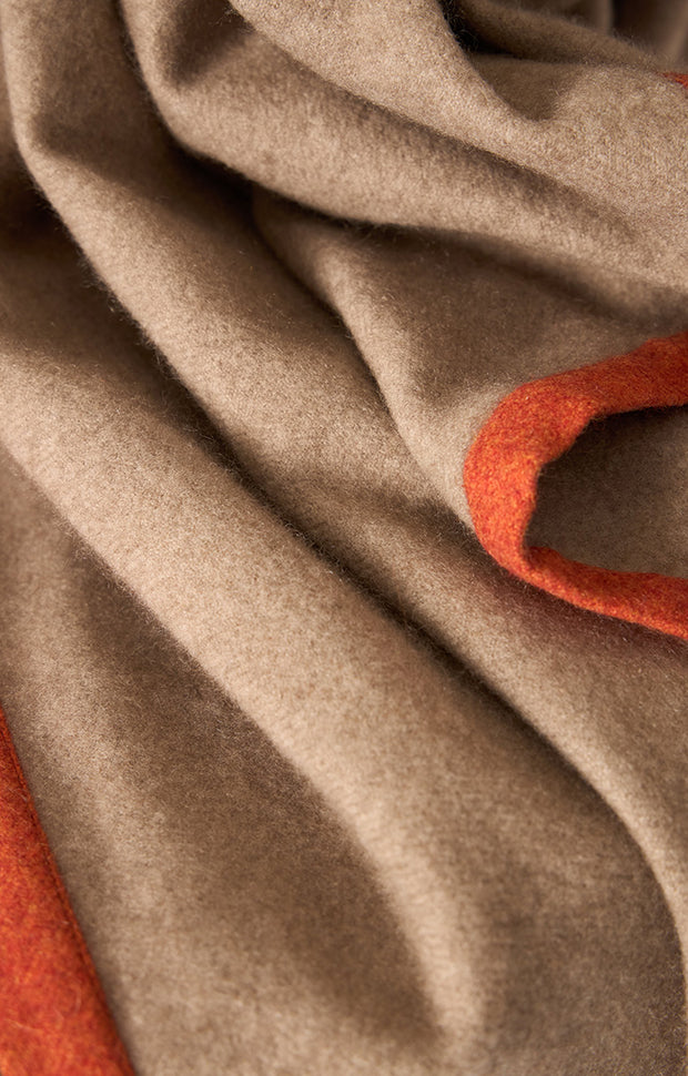 Arteno cashmere woven throw in colour Taupe with a coloured border in Fire.