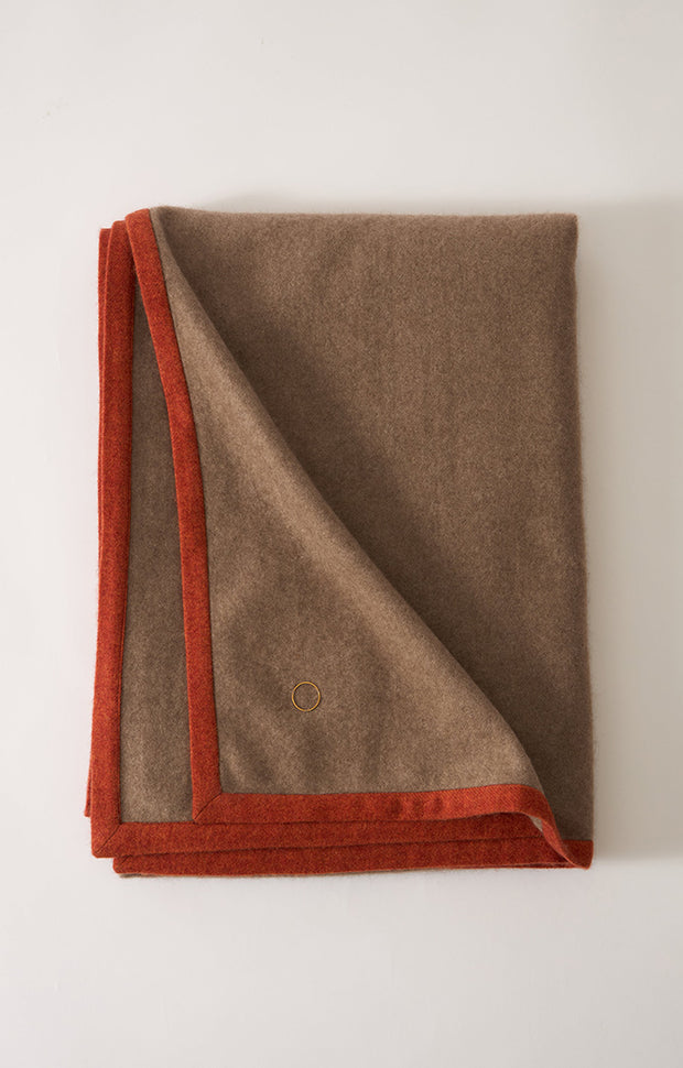 Arteno cashmere throw in Taupe & Fire