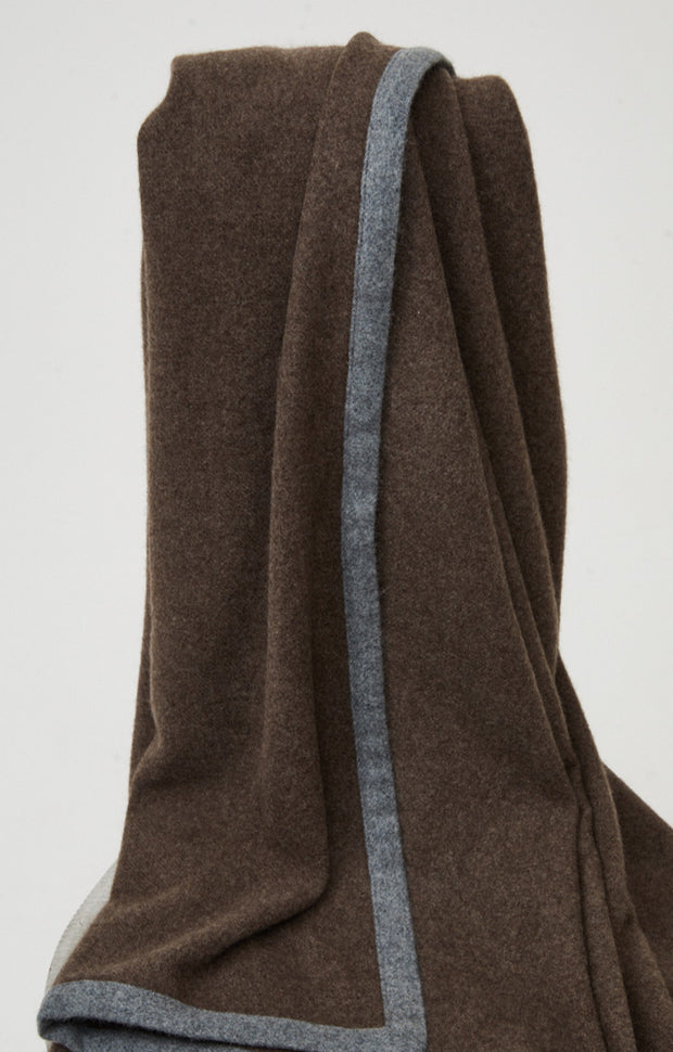 Arte cashmere throw in Stone Brown & Grey