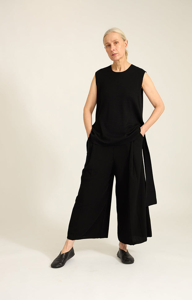 woman wearing Cara Cotton Trousers in Black