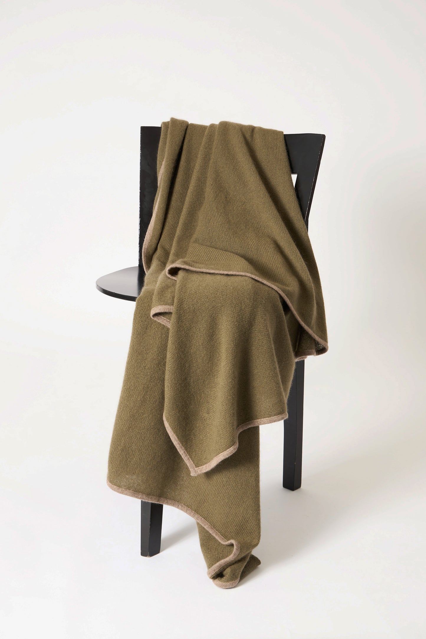 Daya Travel Throw