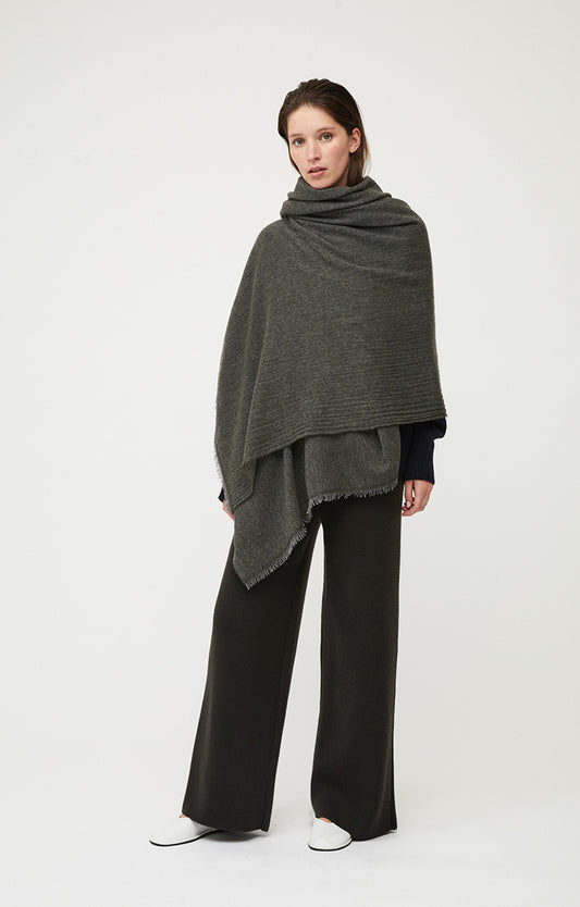 Esra Travel Throw in Olive
