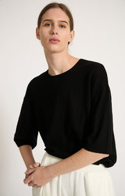 Woman wearing Loches fine cashmere top in colour Black.