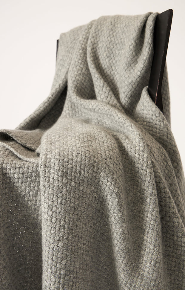 Maple Cashmere Throw in Soft Grey