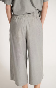 Woman wearing Morci wide-leg cotton trousers in colour Fossil.
