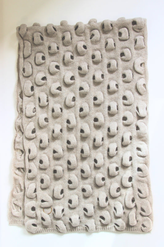 Nodo Neckwarmer in Feather