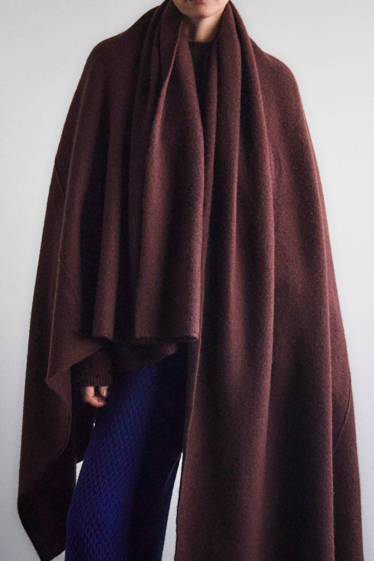 Silence Throw in Carob