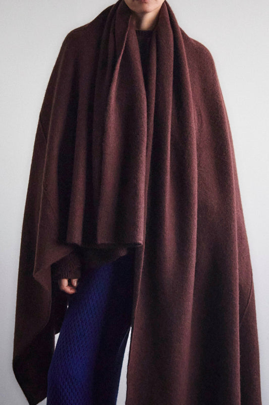 Silence Throw in Carob