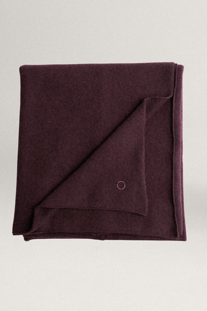 Silence Throw in Carob