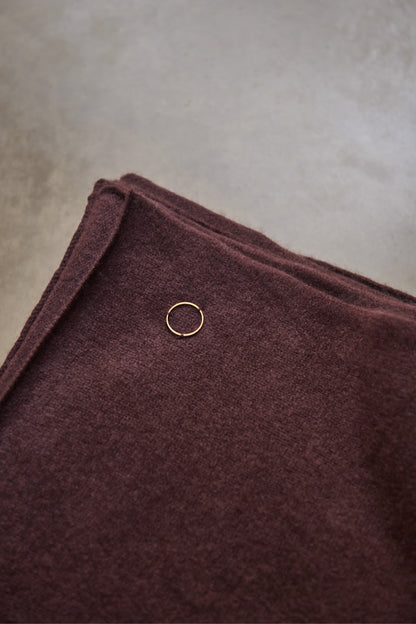 Silence Throw in Carob