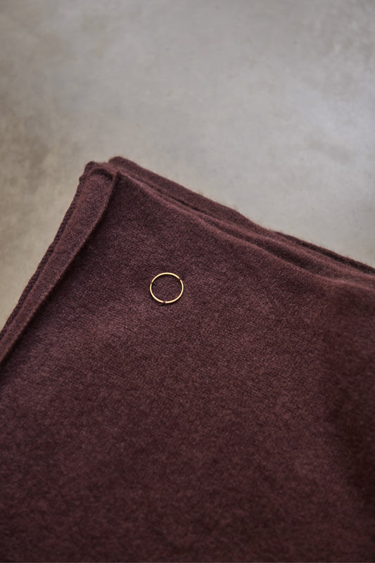 Silence Throw in Carob