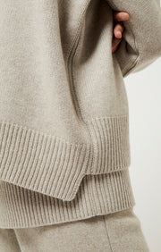 Woman wearing Aire open chunky cashmere cardigan in colour Feather.