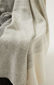 Hesta Cashmere Travel Throw in Ivory & Black